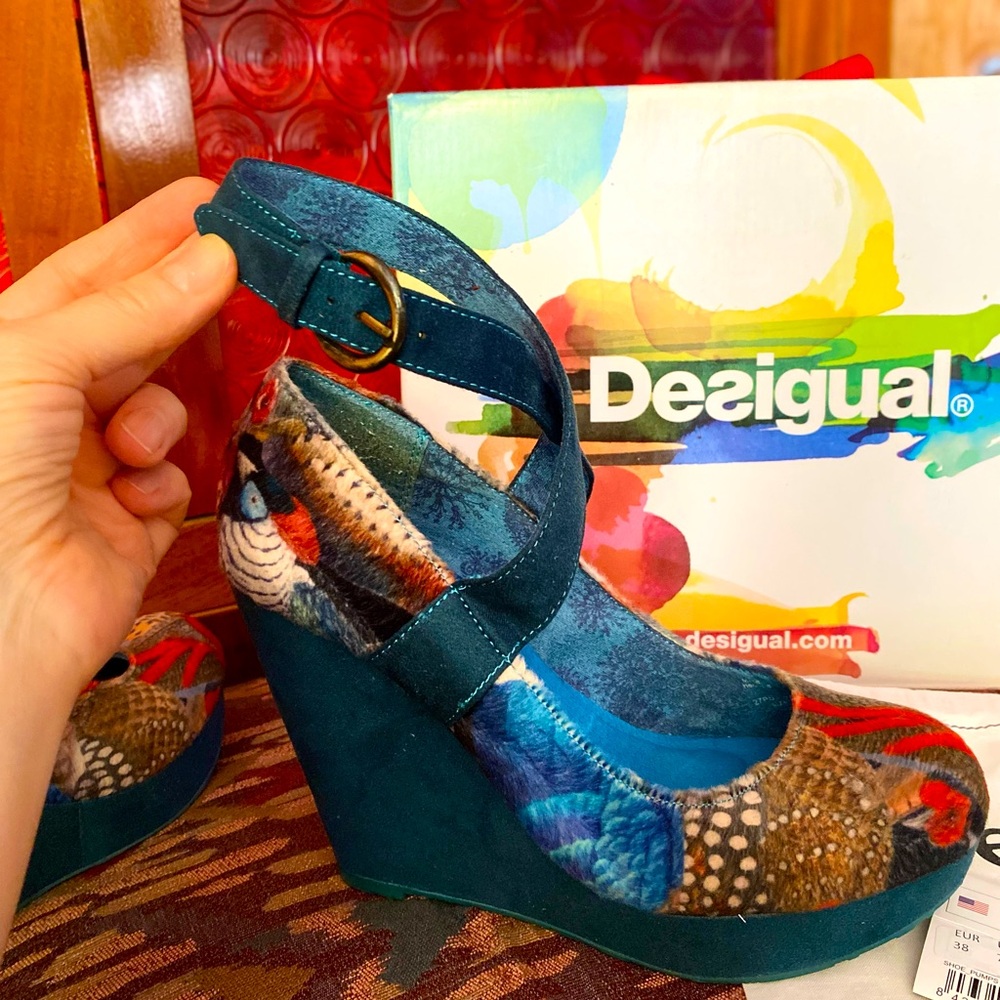 Desigual Authentic Size 7 Floral Velvet Kiwi Pump